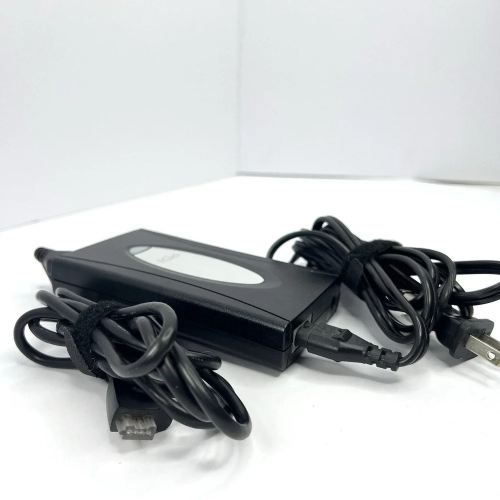 iGo 6630068-0400‎ AC Adapter Power Supply Charger 15-24V 90W with Accessories